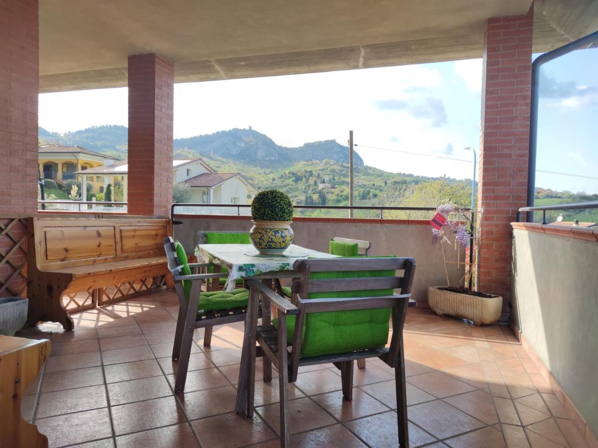 Relax In Collina A Due Passi Dal Mare Apartman Torriana Kültér fotó