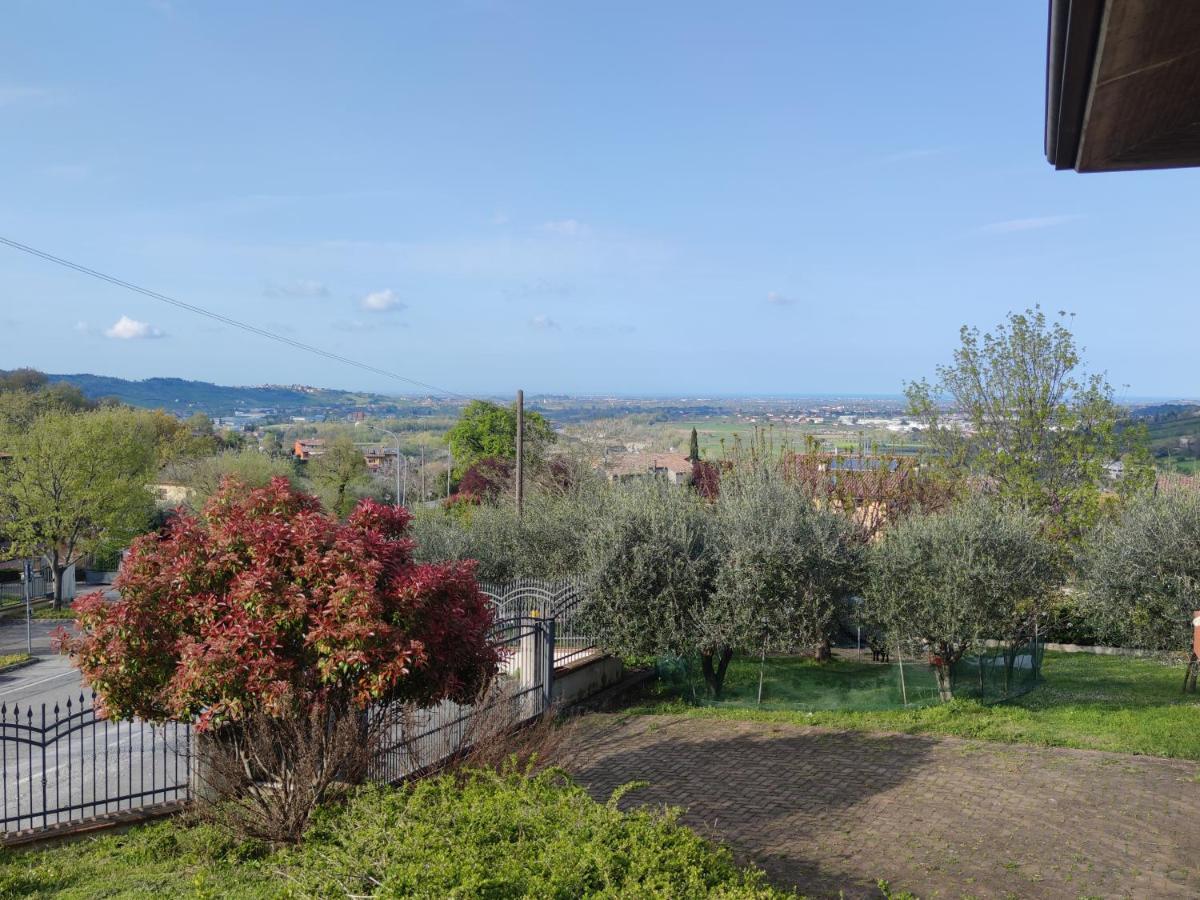 Relax In Collina A Due Passi Dal Mare Apartman Torriana Kültér fotó